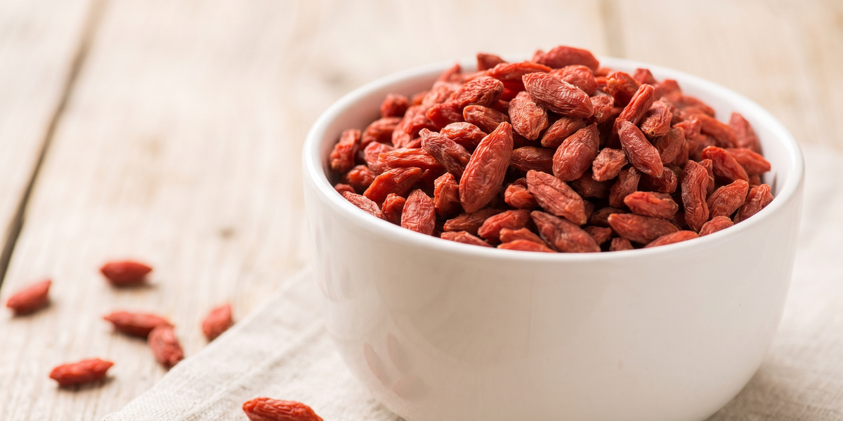 Goji: Ghid Complet — Beneficii, Cum se Consumă și Contraindicații