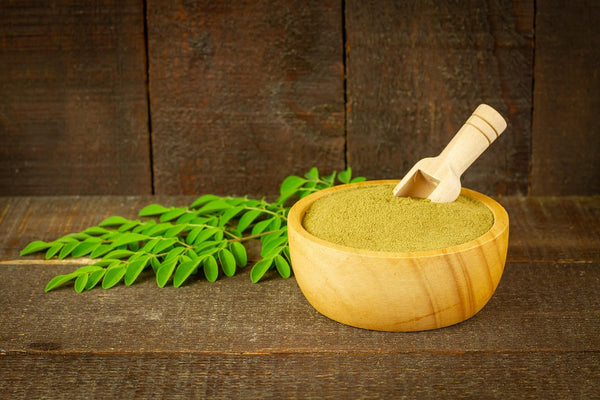 Moringa: Ghid Complet — Beneficii, Doze și Contraindicații