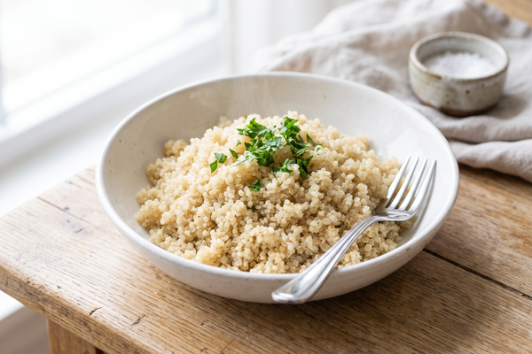 Quinoa: Ghid Complet — Beneficii, Cum se Gătește și Contraindicații