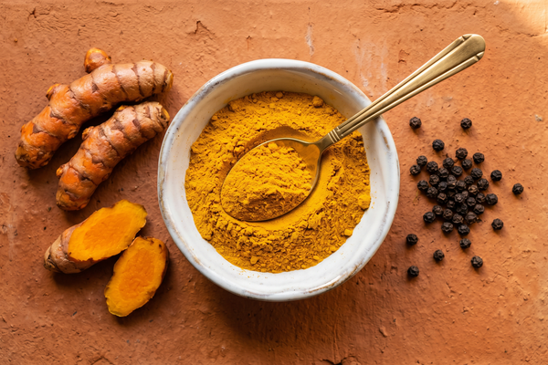 Turmeric (Curcuma): Beneficii, Doze și Contraindicații