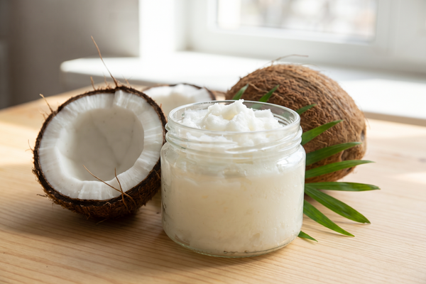 Ulei de Cocos: Ghid Complet — Beneficii Reale, Mituri și Cum se Folosește
