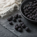 Macro textură fructe de aronia BIO îndulcite natural cu suc de mere