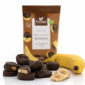 Banane în ciocolată raw BIO, 70g — banane uscate în ciocolată și banană proaspătă, prezentare lifestyle, Biovicta