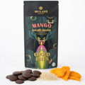 Bănuți ciocolată neagră BIO Mulate cu mango și tahini, 400g — bănuți ciocolată neagră, semințe de susan și mango deshidratat, prezentare lifestyle, Biovicta