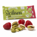 Baton raw BIO cu fistic și zmeură, Siciliana, 40g — fistic și zmeură proaspătă, prezentare lifestyle, Biovicta