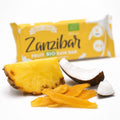 Baton raw BIO cu fructe exotice, Zanzibar, 40g — ananas, cocos și mango uscat, prezentare lifestyle, Biovicta