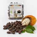 Boabe de cacao crude BIO, 200g — boabe cacao crude și păstaie de cacao deschisă cu frunze proaspete, prezentare lifestyle, Biovicta