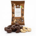 Caju în ciocolată raw BIO, 60g — caju învelit în ciocolată și caju crud, prezentare lifestyle, Biovicta