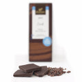 Ciocolată neagră 70% fără zahăr BIO, 40g — bucăți de ciocolată neagră raw și crocante de cacao, prezentare lifestyle, Biovicta