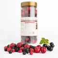 Coacăze negre & merișoare liofilizate, 50g — mix de fructe liofilizate și fructe proaspete, prezentare lifestyle, Biovicta
