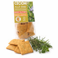 Crackers BIO din leguminoase cu plante aromatice, fără gluten — crackers și ramuri rozmarin, cimbru și oregano, prezentare lifestyle, Biovicta
