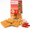 Crackers BIO de năut cu usturoi și chili, fără gluten — crackers și ingrediente principale (năut, usturoi, chili), prezentare lifestyle, Biovicta