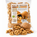 Miez de nucă (jumătăți) BIO 200g — jumătăți miez nucă și nuci în coajă, prezentare lifestyle, Biovicta