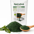 Spirulina pulbere BIO 250g — pudră verde închis și alge spirulina proaspete, prezentare lifestyle, Biovicta