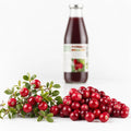 Suc de merișoare BIO îndulcit natural, 750ml — merișoare proaspete pe ramură și în vrac, prezentare lifestyle, Biovicta